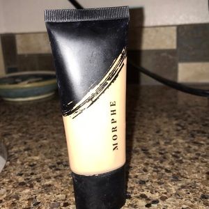 Morphe fluidity foundation in F1.100